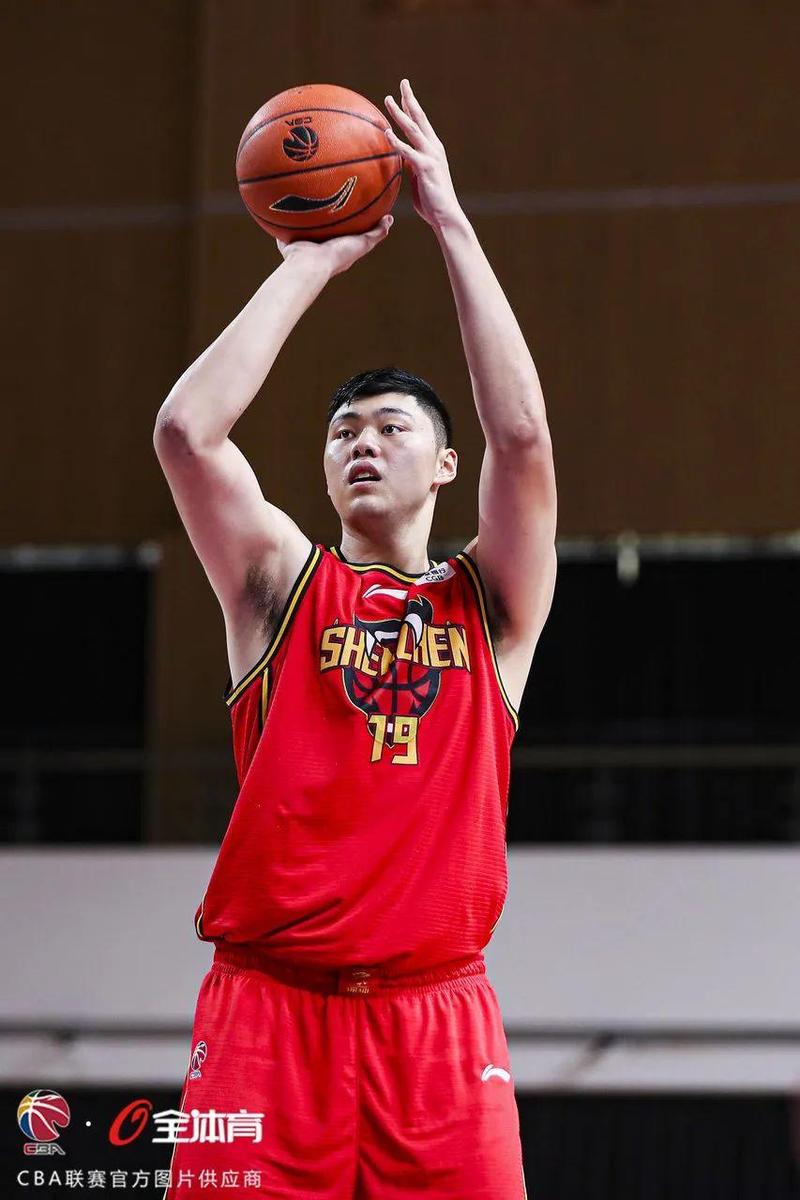 爱游戏电子-法兰克福迎CBA常规赛关键赛，转会期调整名单，信心回归，赛季目标并未改变的简单介绍-爱游戏电子